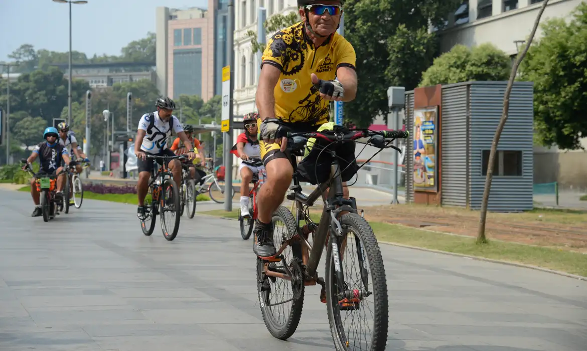 Com o aumento de roubos e furtos de bicicletas em maio deste ano, de acordo com dados divulgados pelo Instituto de Segurança Pública (ISP), a Polícia Militar do Rio de Janeiro acaba de lançar uma nova funcionalidade no aplicativo 190RJ para reforçar a segurança de quem pedala pelas ruas das cidades fluminenses