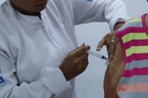 é importante que os grupos prioritários (crianças de 6 meses a menores de 6 anos, gestantes e pessoas com 60 anos ou mais) não deixem de se vacinar.