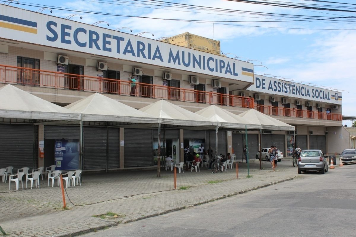 A Prefeitura de Nova Iguaçu iniciou nesta segunda-feira (16) a “Campanha do Agasalho – 2025” para arrecadar roupas de frio para a população em situação de rua.